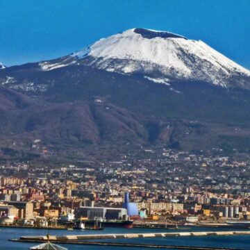 Emergenza freddo a Napoli, aperte di notte stazioni metro