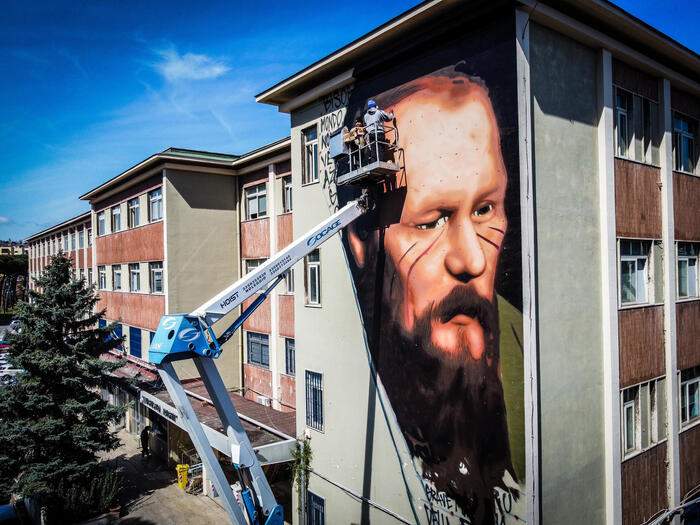 Napoli. “Dà speranza”, ecco l’elogio di Putin al murales per Dostoevskij