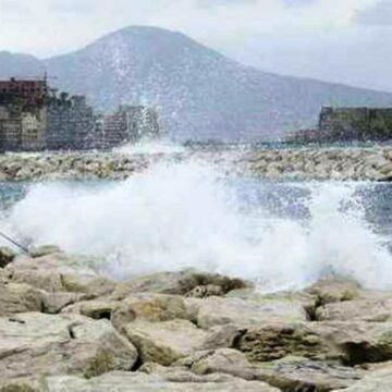 Napoli. Allerta meteo, parchi e cimiteri cittadini chiusi il 17 e 18 aprile