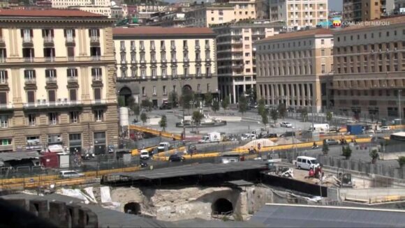 Napoli. Limitazione alla vendita di bevande e divieto di esplodere fuochi artificiali in piazza del Plebiscito, piazza Municipio e lungomare Caracciolo in occasione dei festeggiamenti per il nuovo anno