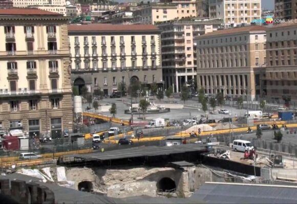 Napoli. Limitazione alla vendita di bevande e divieto di esplodere fuochi artificiali in piazza del Plebiscito, piazza Municipio e lungomare Caracciolo in occasione dei festeggiamenti per il nuovo anno