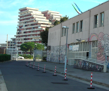 Napoli. Tensione allo sgombero “Virgilio IV”, aggredito poliziotto municipale: ex custode condannato per direttissima a 4 mesi