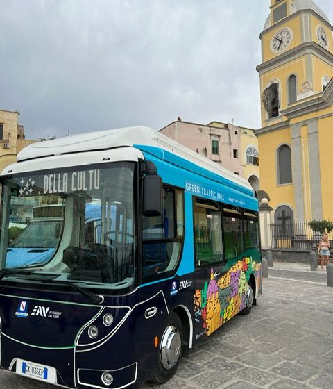Procida Green Traffic Free – Presentato il primo bus elettrico nel TPL Campania