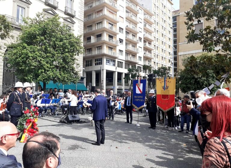 Napoli. Trentennale strage di Capaci, stamane in Piazza Municipio associazioni Comune e Regione hanno commemorato i giudici Falcone e Borsellino