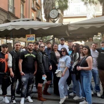 Napoli. Teatro Augusteo,  incontro De Luca e studenti napoletani all’incontro Cultura per la Pace”. La Prof Rossi: “I ragazzi coinvolti emotivamente”