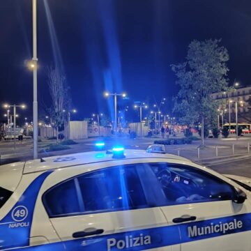 Napoli. Piazza Garibaldi, lotta a degrado e abusivismo: vigili fino a mezzanotte. Raccolto un quintale di spazzatura