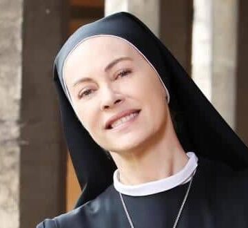“Dio ci aiuti 7” sarà l’ultima stagione per Elena Sofia Ricci. Ritiro annunciato dalla stessa attrice