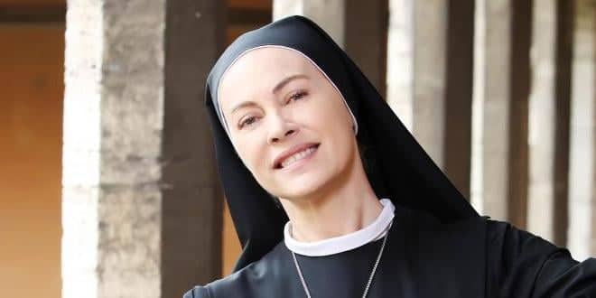 “Dio ci aiuti 7” sarà l’ultima stagione per Elena Sofia Ricci. Ritiro annunciato dalla stessa attrice