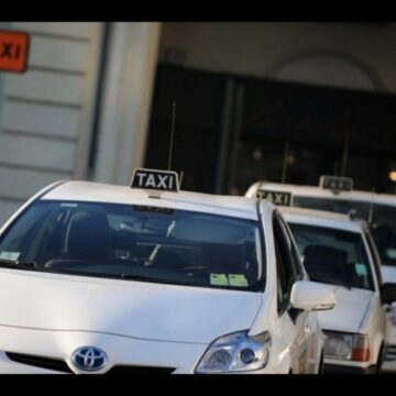 Napoli.  Sciopero taxi, raddoppiate corse Alibus, supporto ai turisti da Polizia Municipale