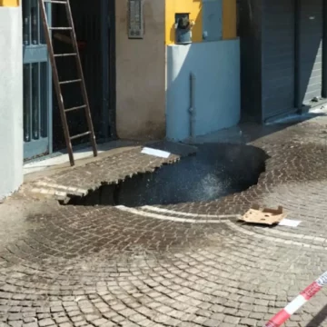 Napoli. Voragine a via Posillipo, cedimento strutturale. Tre feriti