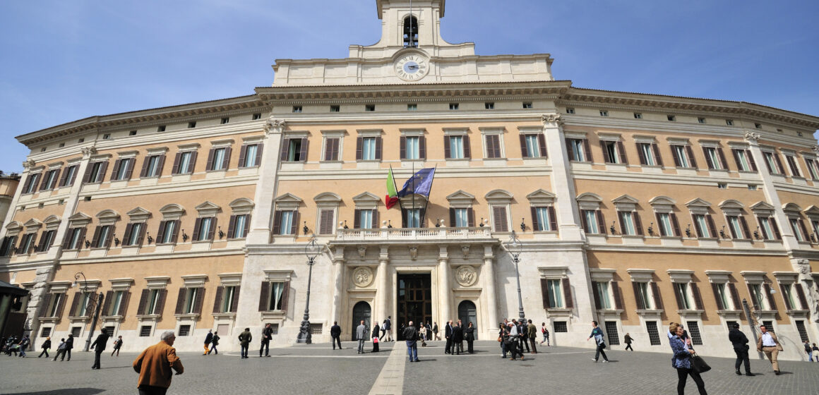 Italia al voto. Tina Donnarumma del centrodestra potrebbe espugnare il fortino rosso dell’uninominale dei comuni vesuviani – Acerra per la Camera