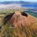 Vesuvio torna a tremare, scossa magnitudo di 2.8.  Avvertita forte nella zona torrese. Tornano a sussultare anche i Campi Flegrei