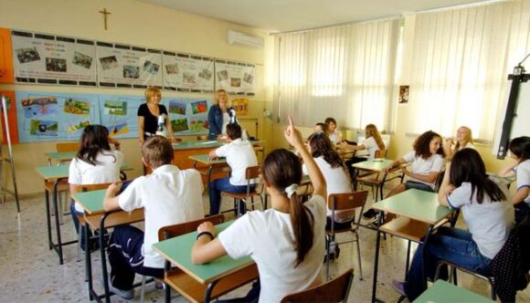 Napoli. Prorogata fino a domenica la sospensione delle attività didattiche degli edifici scolastici della Decima Municipalità. Chiusi plesso Viviani e alcune sedi nella Prima Municipalità