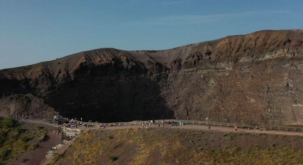 Vesuvio. Riapre alle visite il sentiero n. 5 “Il Gran Cono”. Fu chiuso il 23 settembre, il maltempo rese impercorribile l’ascesa al vulcano