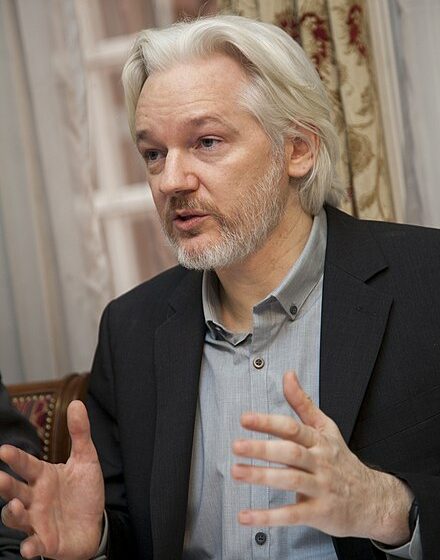 Napoli. Cittadinanza onoraria ad Assange: venerdì in Sala dei Baroni la cerimoniaNapoli.