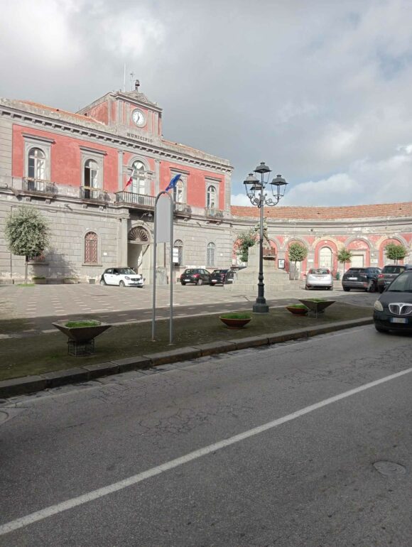 comune di cercola Giovani in fuga da Cercola, mancano luoghi di svago e momenti di cultura: regge il food di bar e pizzerie. I giovani: abbandonati dalle istituzioni comunali, non ci ascoltano