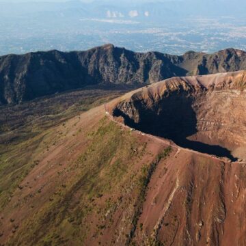 Demolita struttura abusiva in parco nazionale del Vesuvio. A Torre del Greco abbattuto dal proprietario dopo sentenza 2009