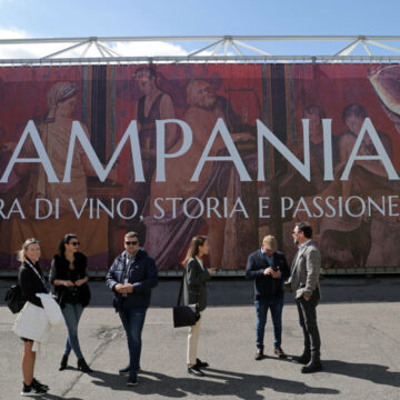 Regione Campania al Vinitaly di Verona. Convegni, masterclass e degustazioni del vino con il brand Campania
