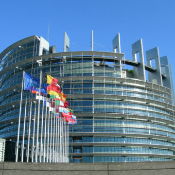 Elezioni Europee. Oggi si vota, seggi aperti dalle 15,00 fino alle 23,00. Domenica dalle 7 alle 23. Si eleggono 76 membri italiani al Parlamento Europeo