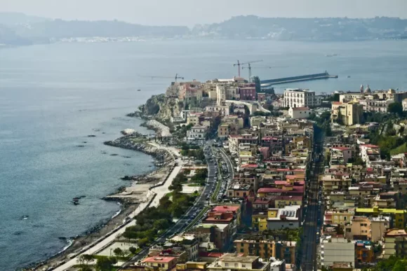 Napoli. Eventi sismici: 184 persone allontanate dai propri appartamenti, 19 ospitate nell’hub di Via Acate. Aperta struttura di Marechiaro