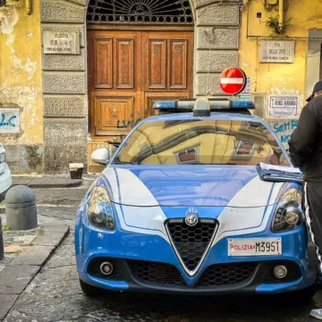 Napoli. Diciottenne ucciso, forse gioco con pistola finito male