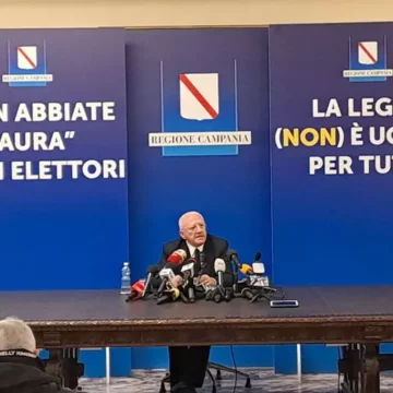 Terzo mandato Regione Campania. De Luca non si dimette: “vado avanti, mia posizione non cambia”