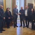 Napoli. Ricevuto dal sindaco Manfredi il nipote dell’italo argentino Guillermo Stabile, primo capocannoniere dei Mondiali di calcio