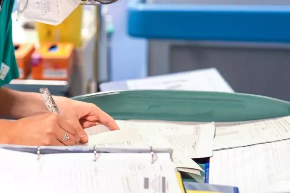 Napoli. Truffe all’Asl Na 1.  Certificati di morte e del Dna firmati senza alcun accertamento. 69 tra arresti e indagati. Coinvolti medici, imprese funebri e dipendenti comunali