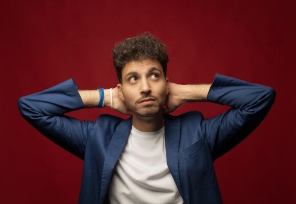 Dopo tre sold out in Puglia, continua il tour nazionale “Ant3prima” di Vincenzo Comunale: prossime tappe a Palermo, Firenze, Pisa e oltre, con una puntata in Olanda