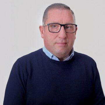 Volla. Questa mattina il centrodestra con Lino Donato ha presentato al comune tre liste:  Fratelli d’Italia Forza Italia e Radici in Comune. 48 candidati al consiglio comune, sfiora il 45% la presenza femminile. Ecco le liste