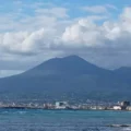 Vesuvio.  Oltre 2.700 accessi al cratere il 1° maggio