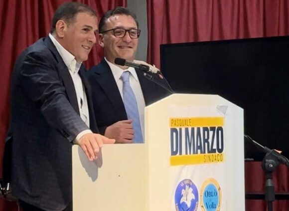 Volla. Esplode il ‘Caso Forza Italia’, bagarre(?)  ai  vertici napoletani. Liste di Pelliccia contro gli azzurri.  Arriva sen. Silvestro a sostenere il centrodestra, però, il suo ‘consigliere’ Catello Maresca  inaugurò il comitato elettorale de ‘Il Giglio’
