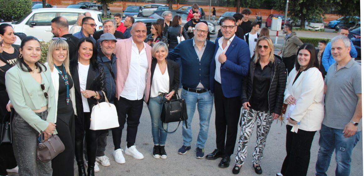 22 maggio alla palestra della  ‘Scuola Falcone’,  La Mia Volla e il candidato sindaco  Roberto Barbato chiudono la campagna elettorale con una festa. Musica, giochi per bambini, sport e ringraziamenti…
