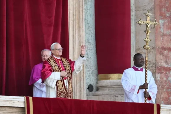 Il Papa è americano. Eletto Prevost con il nome di Leone XIV: “La Pace sia con voi”. E ringrazia Bergoglio