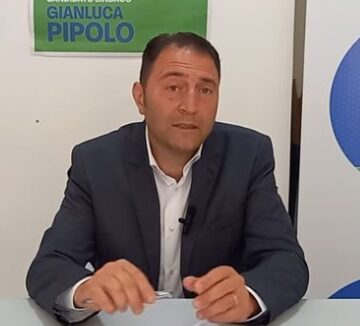 Caserma dei Carabinieri. Gianluca Pipolo propone la ricetta Di Costanzo e fa ‘a botte’ con la sua lista ‘Per le Persone e la Comunità’ che sostiene il provvedimento del commissario prefettizio per il  Centro Sociale Cennamo