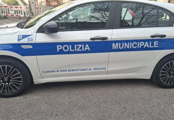 San Sebastiano al Vesuvio. Polizia Municipale sanziona parcheggiatore abusivo il sindaco Panico replica ad un video sui social: “Le segnalazioni dei  guardiamacchine irregolari hanno avuto sempre riscontro dalla polizia urbana”
