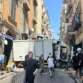 Napoli.  Tanta paura  e 3 feriti, corsa senza freni per camion in centro, a due passi da via Toledo.