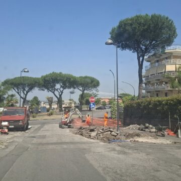 San Sebastiano al Vesuvio. Avvio cantiere via Michelangelo, il sindaco Panico: “Messa in sicurezza con la rimozione delle radici degli agli alberi, pronta la piantumazione di querce. Ripristinata preso la pedonalità del luogo”