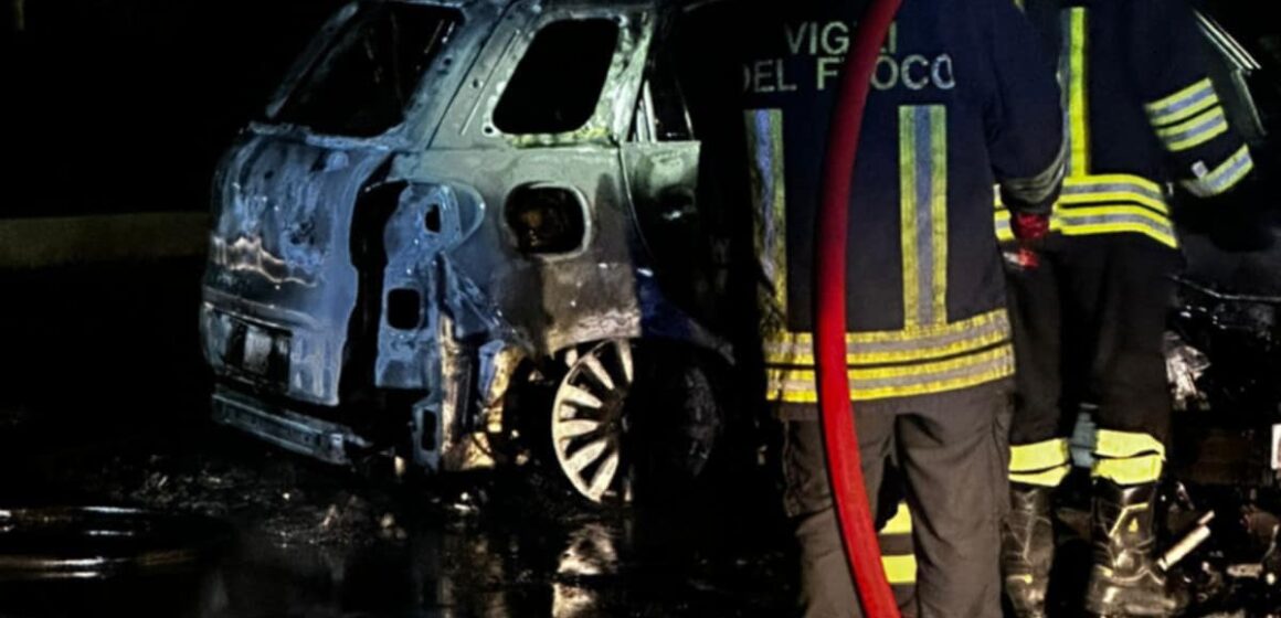 Auto in fiamme a Margherita di Savoia. Colpita dall’attentato incendiario anche quella  del nolano Erasmo Scotti, in passato già vittima di episodi simili nel napoletano
