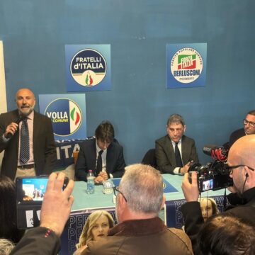 Volla. Riconoscimento della Palestina, in consiglio comunale Antonio Neri (Fratelli d’Italia) e Lino Donato (Forza Italia) votano la mozione del PD. Smentita Giorgia Meloni