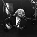 Stasera u Rai 1,  “Pino è – Il Viaggio del musicante”. Serata condotta da Fiorella Mannoia e Carlo Conti