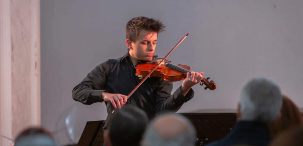 Il violinista Alessandro Monaco si piazza  terzo al ‘Concorso Internazionale Emilia  e Elsa Gubitosi’ tenuto a Capri . Ed è entrato alla prestigiosa  Accademia Santa Cecilia di Roma