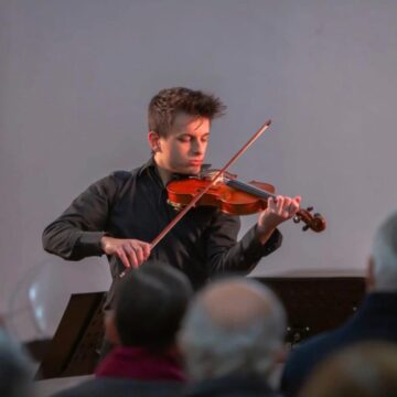 Il violinista Alessandro Monaco si piazza  terzo al ‘Concorso Internazionale Emilia  e Elsa Gubitosi’ tenuto a Capri . Ed è entrato alla prestigiosa  Accademia Santa Cecilia di Roma