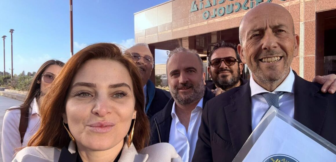 Napoli. Presentata la lista di Fratelli d’Italia. Tra gli uscenti Pisacane e Nonno, competitiva l’imprenditrice Lea Romano. Ecco la lista completa  a sostegno del candidato presidente Edmondo Cirielli