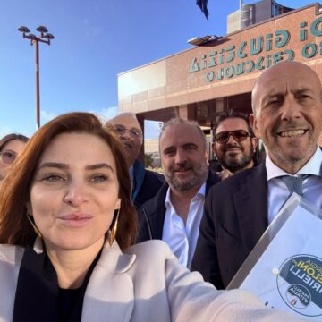 deoutati che presentano la lista fdi napoli - regionali 2025 Napoli. Presentata la lista di Fratelli d’Italia. Tra gli uscenti Pisacane e Nonno, competitiva l’imprenditrice Lea Romano. Ecco la lista completa  a sostegno del candidato presidente Edmondo Cirielli