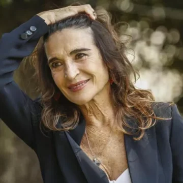 lina sastri Questa sera dalle 20.20 su Rai 3 torna ‘La Confessione’, condotto da Pietro Gomez. Ospite anche la napoletana Lina Sastri