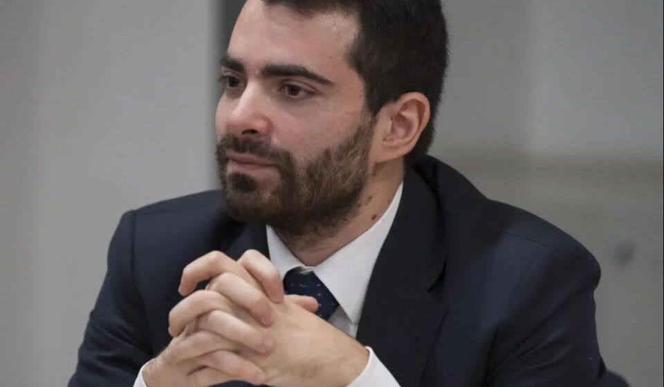 Raffaele Maria Pisacane, consigliere regionale uscente, apre in grande stile la campagna elettorale domenica 26 ottobre al Teatro Troisi. Presente anche Edmondo Cirielli e il sottosegretario Antonio Iannone