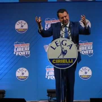 salvini a napoli Matteo Salvini:  CircumVesuviana da commissariare, ipotizzo gestione diretta delle Ferrovie dello Stato!