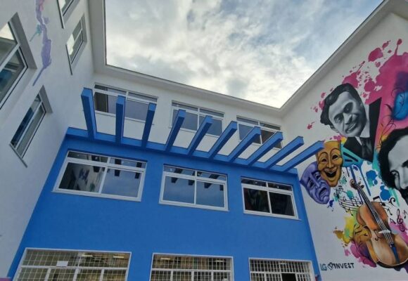 Plesso Viviani (1) Pollena Trocchia. Improvviso aumento della pressione dell’acqua, ecco la causa dell’allagamento del Plesso Scolastico Viviani