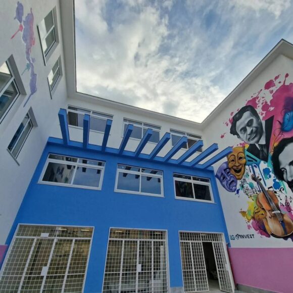 Plesso Viviani (1) Pollena Trocchia. Improvviso aumento della pressione dell’acqua, ecco la causa dell’allagamento del Plesso Scolastico Viviani